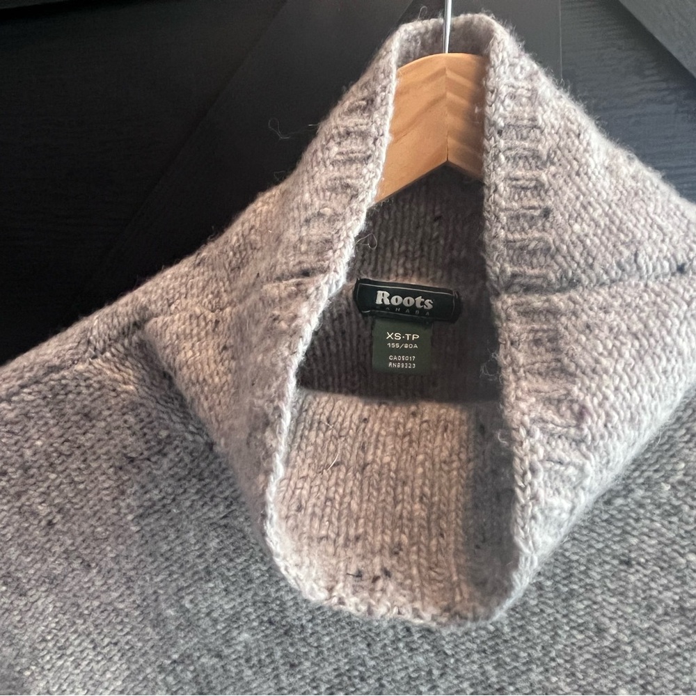 Roots Merino Wool / Alpaca blend Gray Sweater, size XS